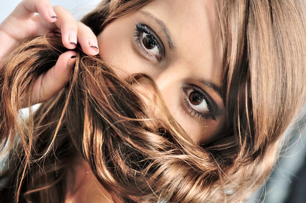 Miami Mane: Top Hairstyles, Colors & Trends for Women Embracing Sun-Kissed Style - babylights | Balayage | beach hair styling